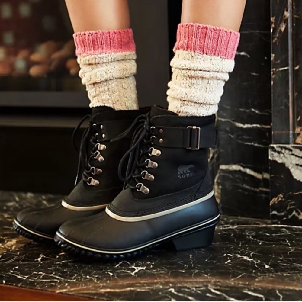 Sorel Women's winter fancy lace Black and White Winter Boots